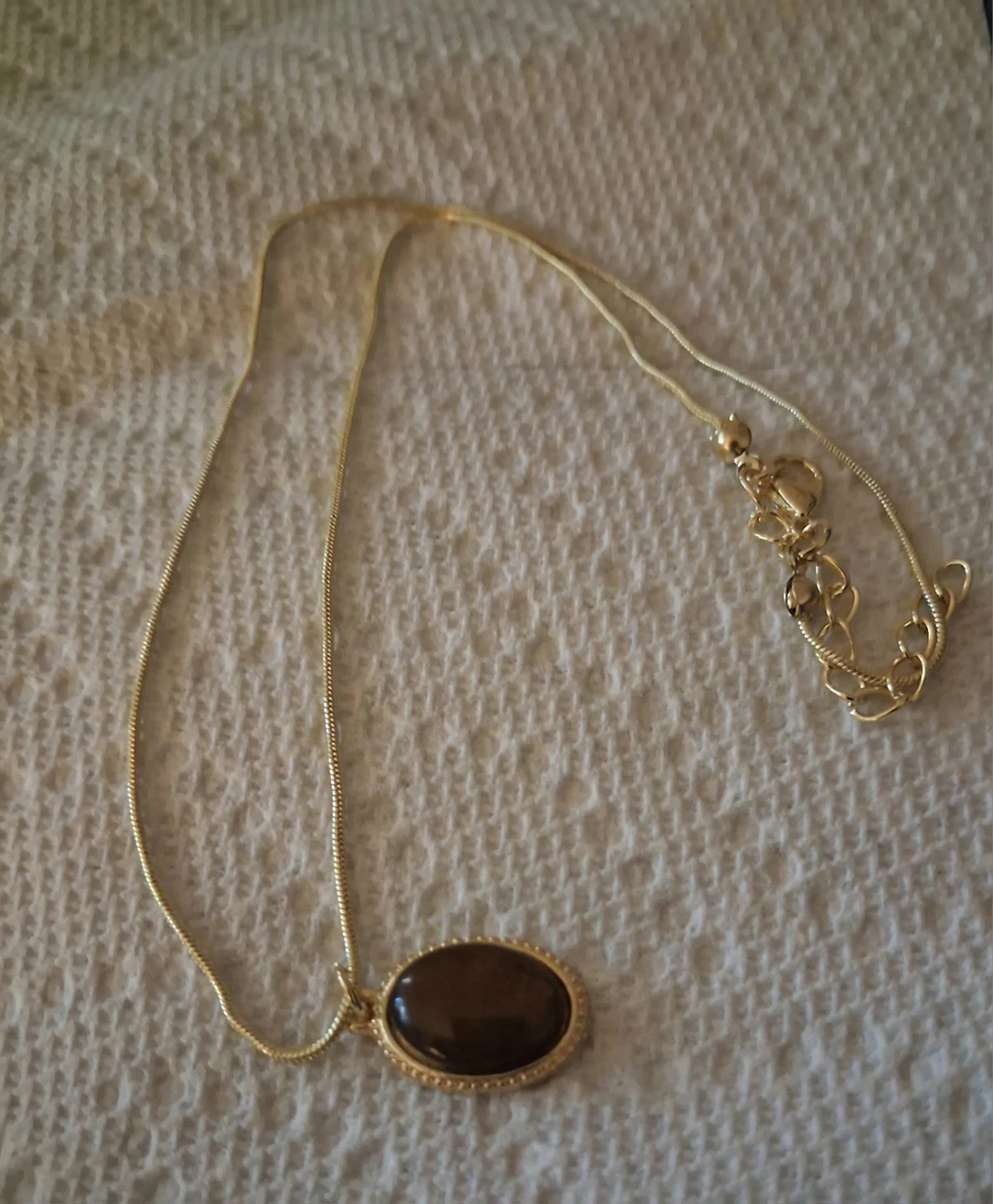 Gold-tone Oval Pendant Necklace with Brooch - photo 4