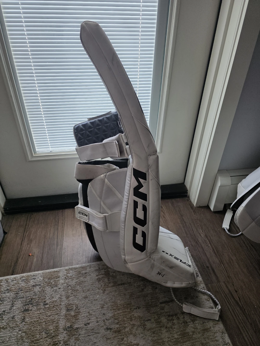 CCM EFLEX 6.9 34+1 Pads and CCM EFLEX 6 PRO Sr Blocker - photo 3
