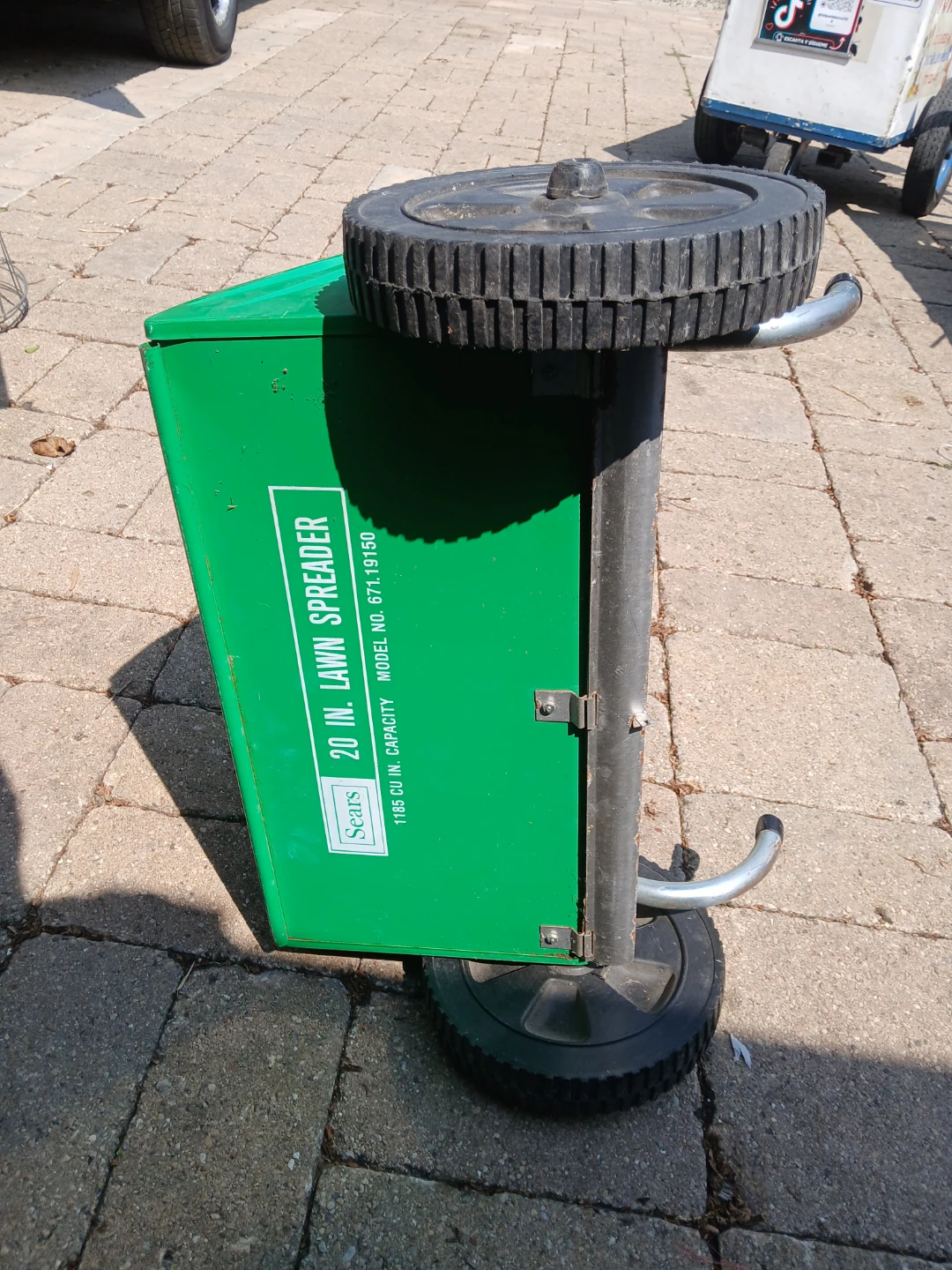 Sears 20 In. Lawn Spreader - photo 2