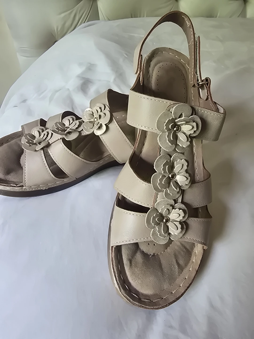 NEW! Women's Beige Floral Wedge Sandals