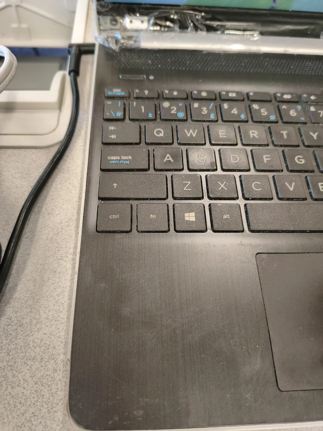 15" HP Budget Laptop i5/8gb/500ssdhd.  4/10 cosmetic - photo 3