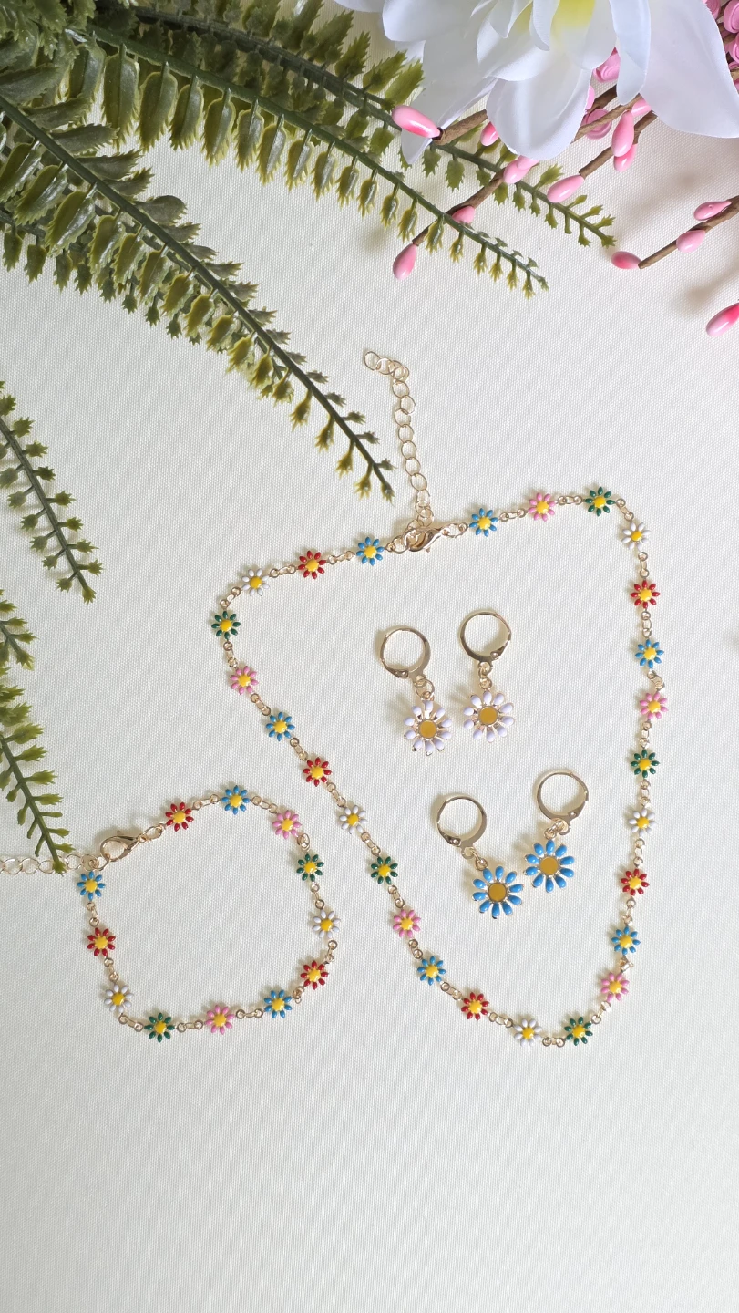 Daisy Flower Necklace, Bracelet, and Earrings Set