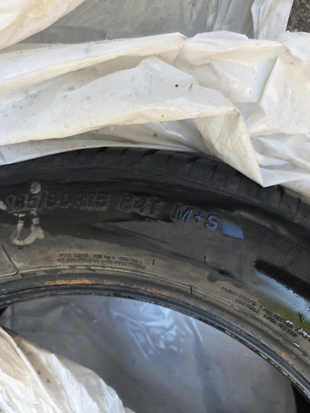 Four Firestone 185/60R15 84T M+S - photo 2
