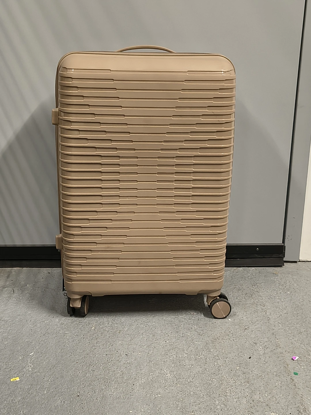 Tan Hardshell 4 Wheel Spinner Suitcase (24-Inch Medium Checked)