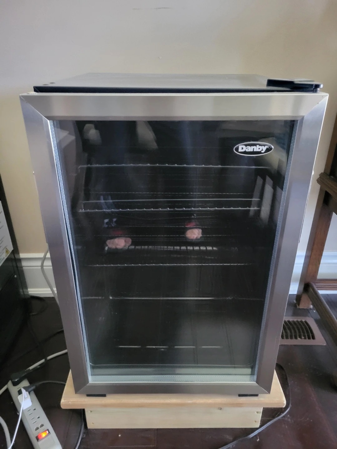 Danby Beverage Fridge - photo 3