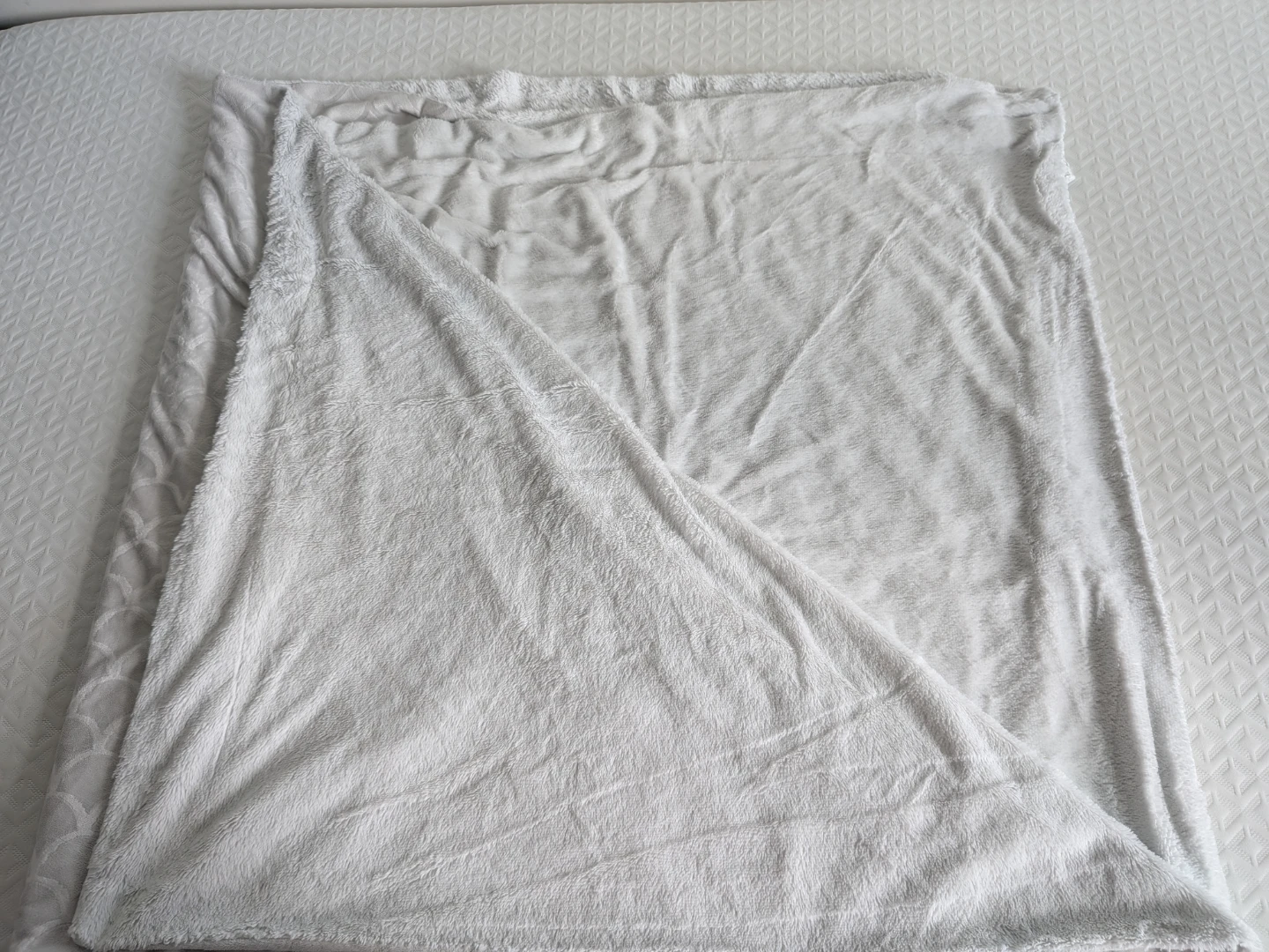 Light Grey plush throw blanket - photo 3