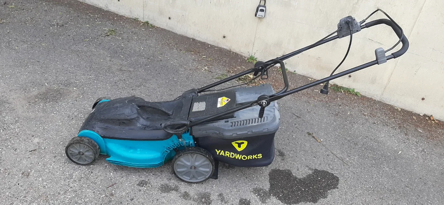 Yardworks 17" Compact Electric Lawnmower
