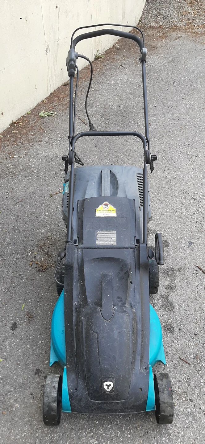 Yardworks 17" Compact Electric Lawnmower - photo 2