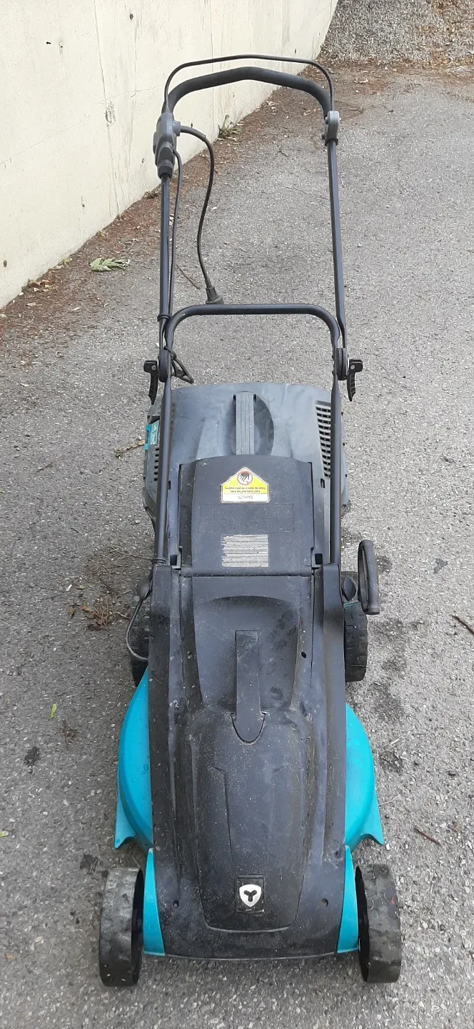 Yardworks 17" Compact Electric Lawnmower - photo 2