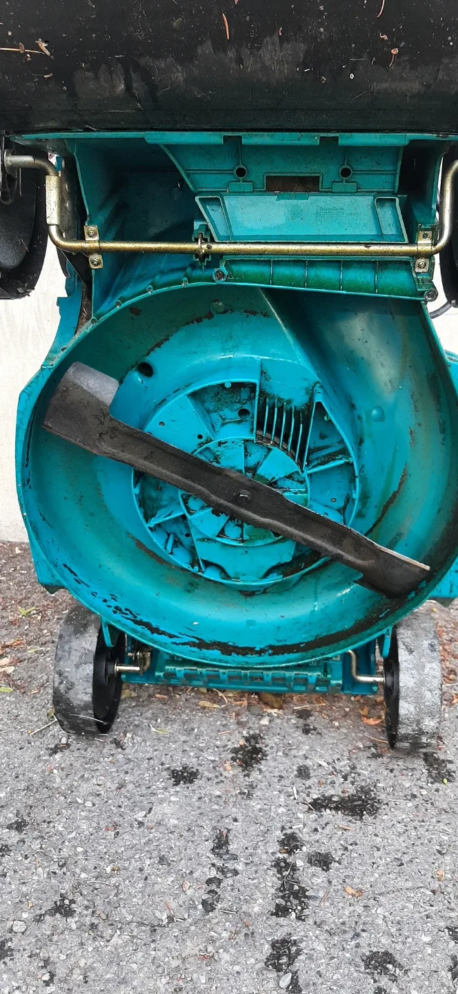 Yardworks 17" Compact Electric Lawnmower - photo 3