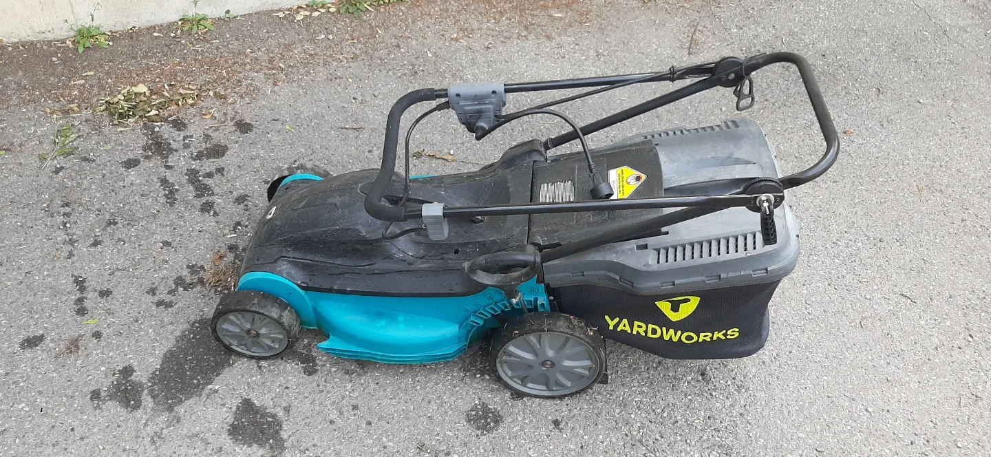Yardworks 17" Compact Electric Lawnmower - photo 4