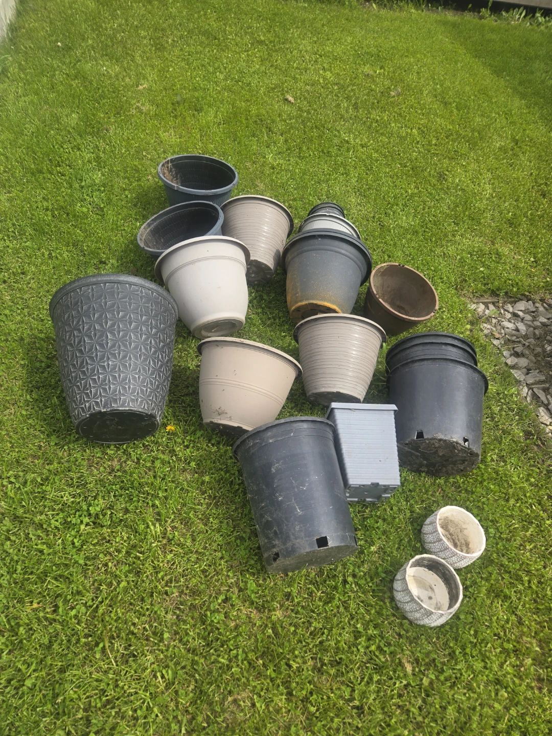 Assorted Plastic Plant Pots - Various Sizes