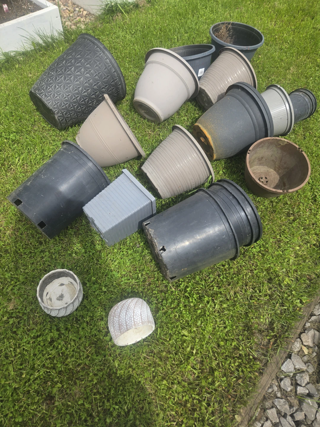 Assorted Plastic Plant Pots - Various Sizes - photo 3