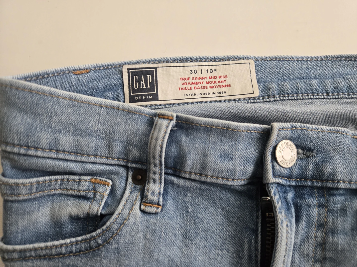 GAP True Skinny Mid Rise Jeans - Size 30 - photo 2
