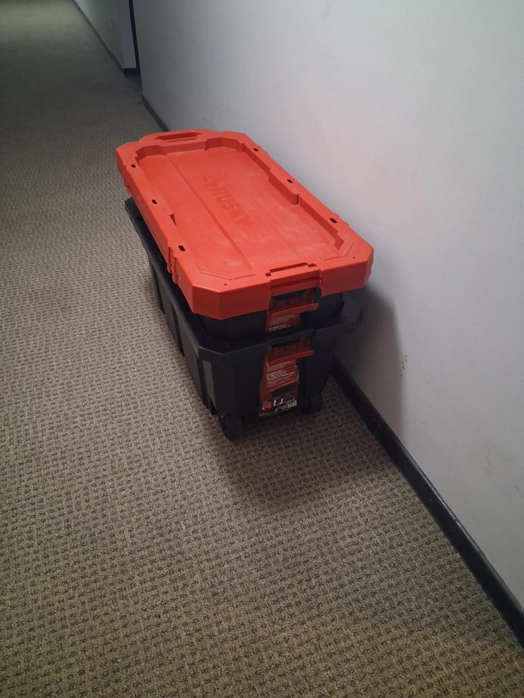 Husky 45 Gallon Latch and Tote with Wheels