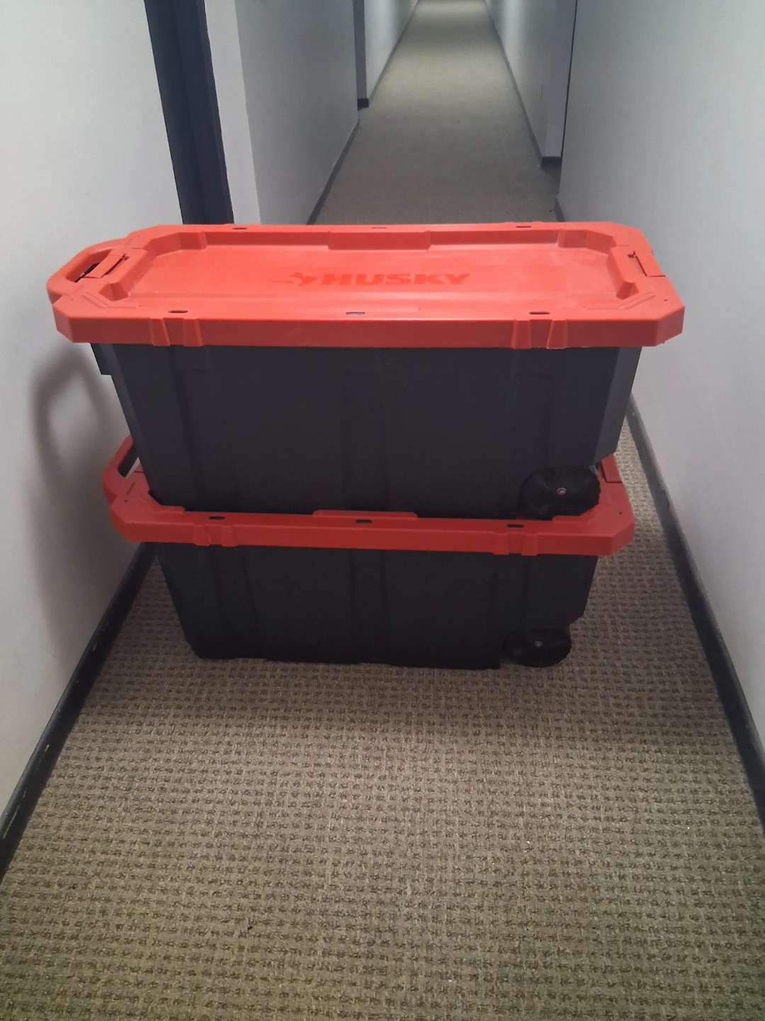 Husky 45 Gallon Latch and Tote with Wheels - photo 5
