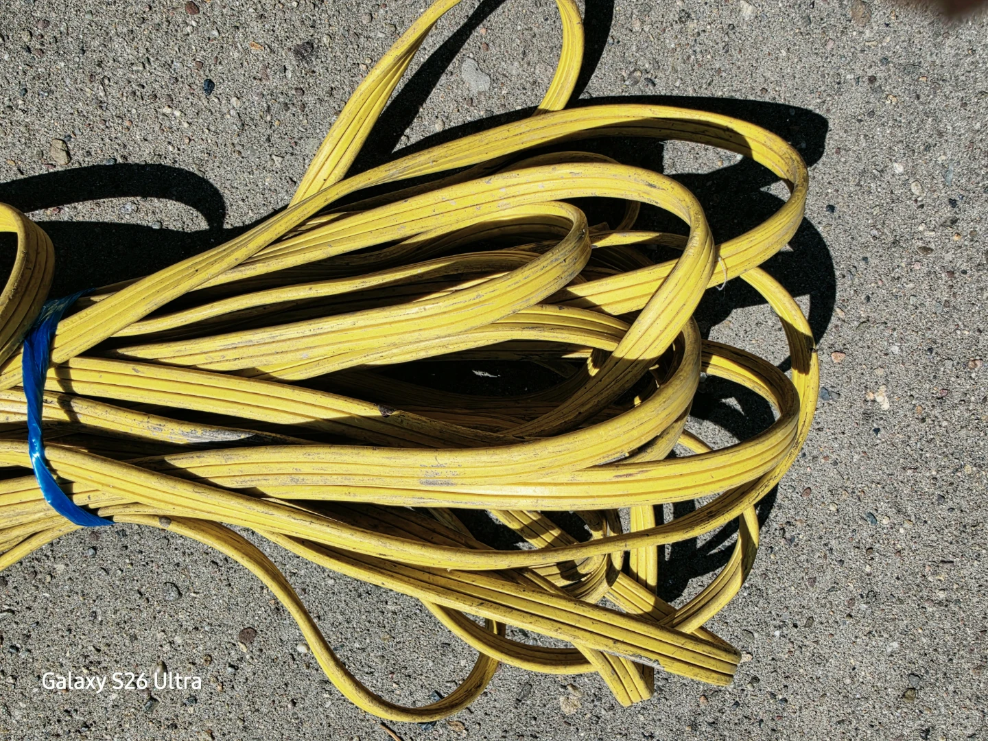 100 ft Flat Yellow Extension Cord Heavy Duty - photo 2