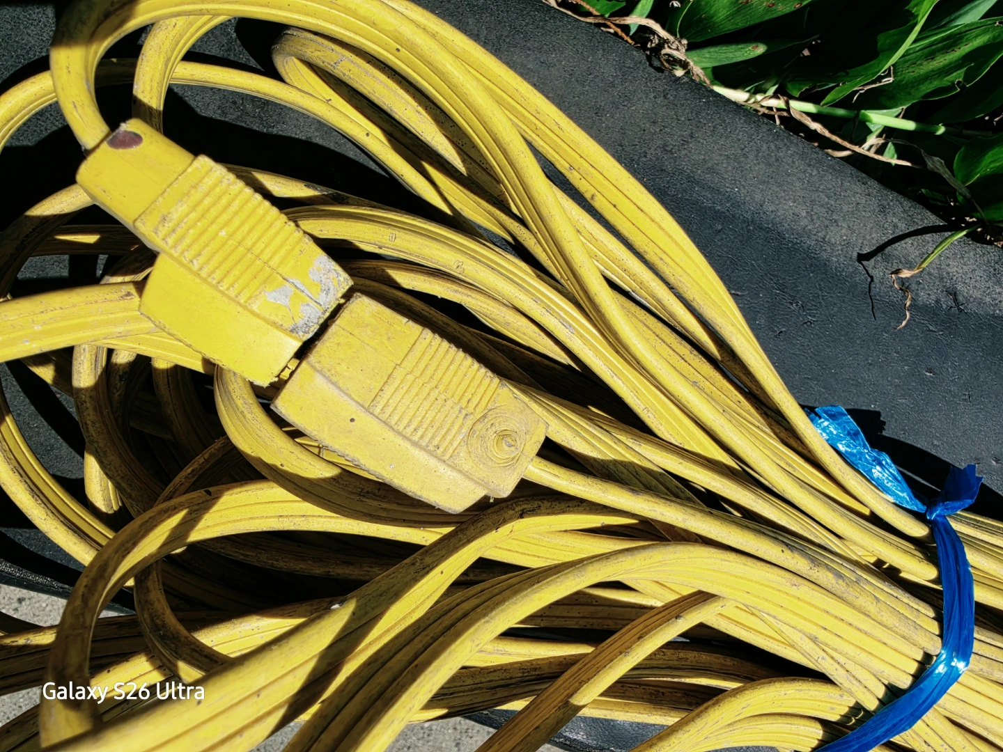 100 ft Flat Yellow Extension Cord Heavy Duty - photo 3