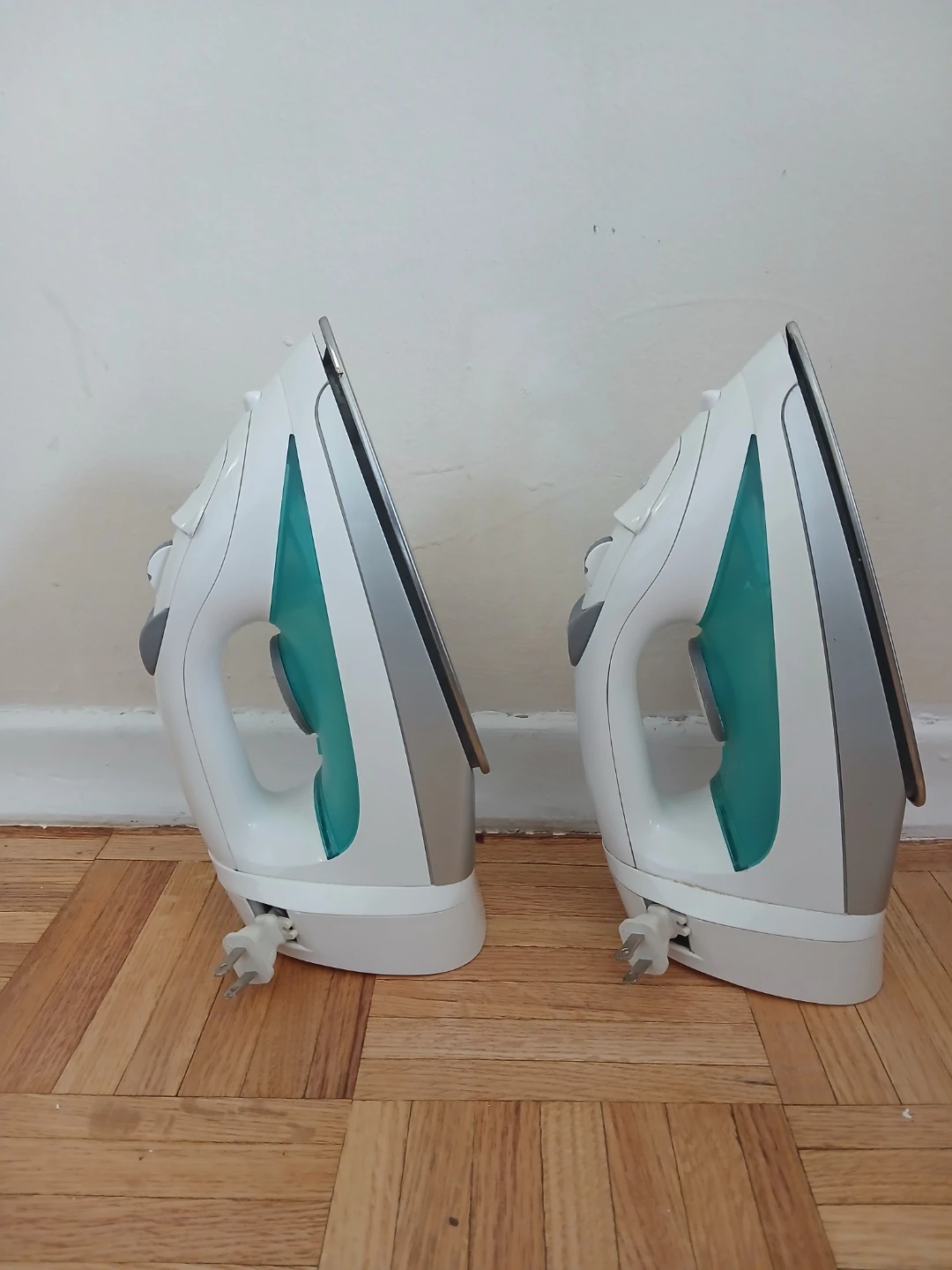 2 sepreat Hamilton Beach Irons - photo 2