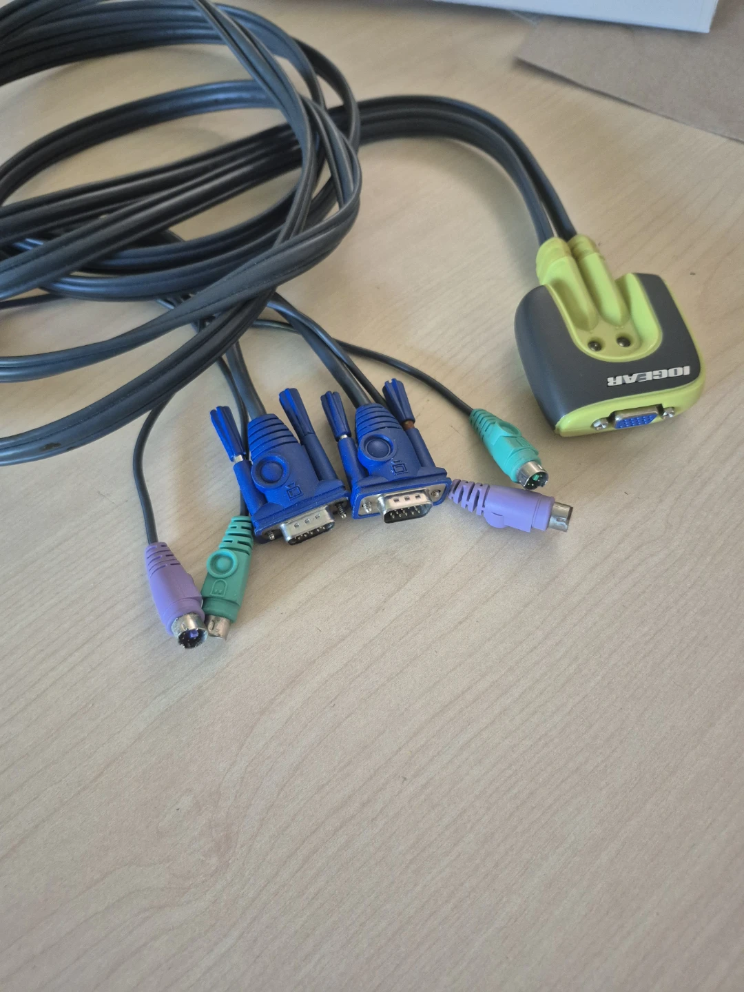 IOGEAR 2-Port KVM Switch - photo 2