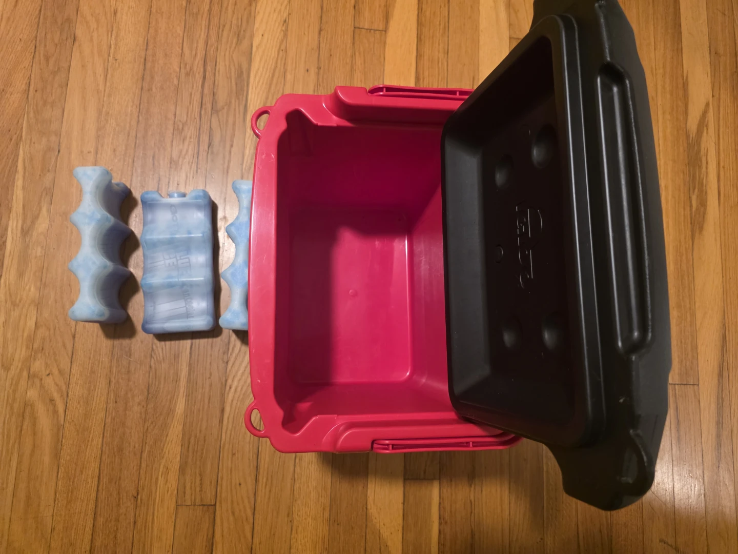 Igloo Profile 16 Cooler with 3 Blue Ice Packs - photo 3