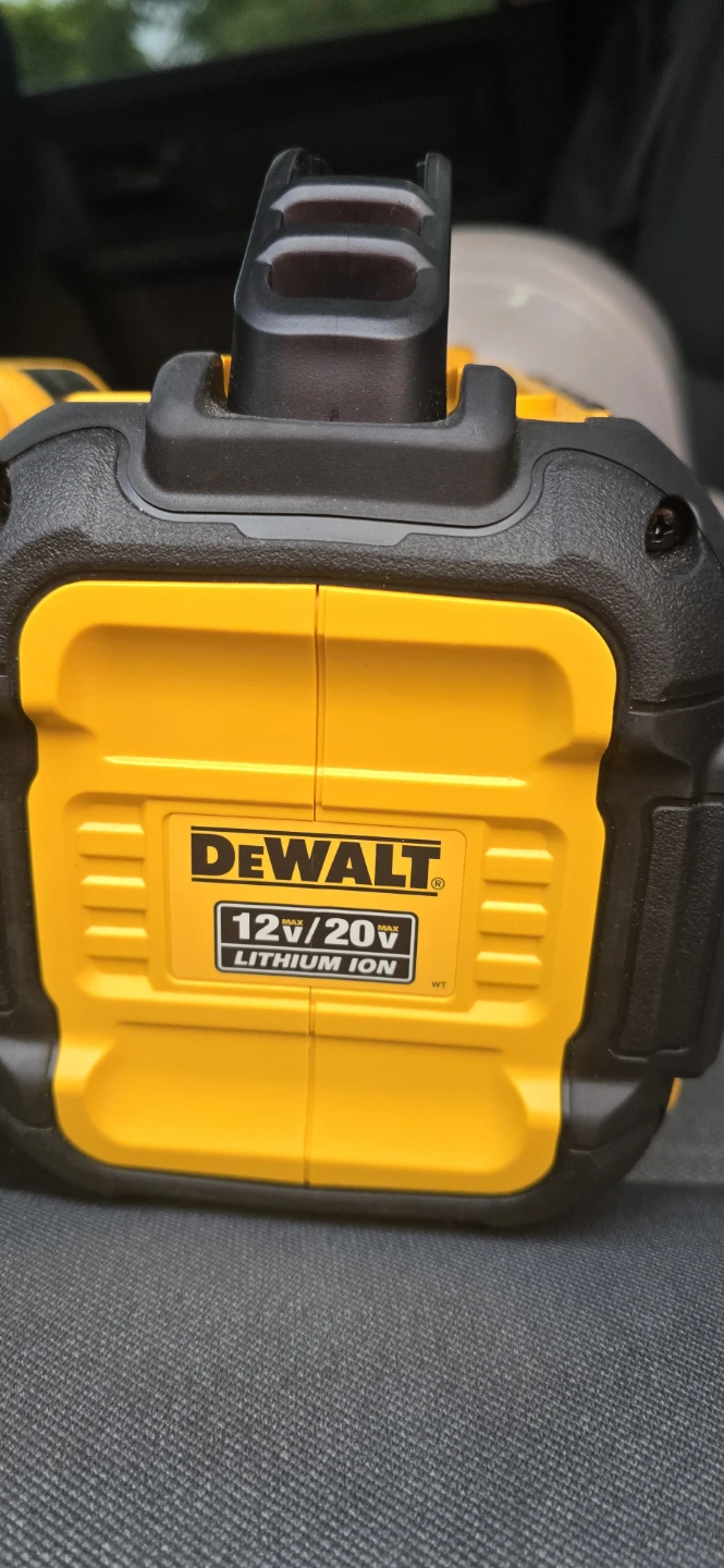 DEWALT 12V/20V MAX Lithium-Ion Work Site Radio - photo 4