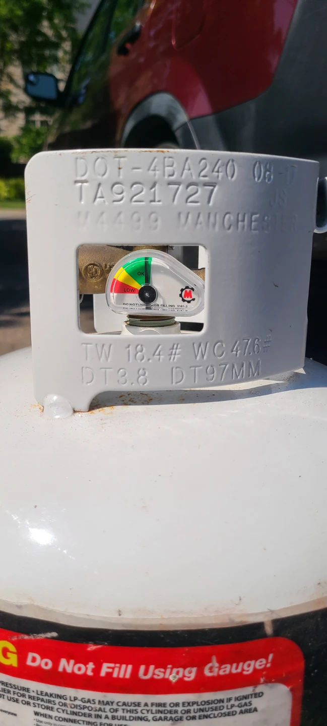 Full 20lb Propane Tank with Gauge ! - photo 4