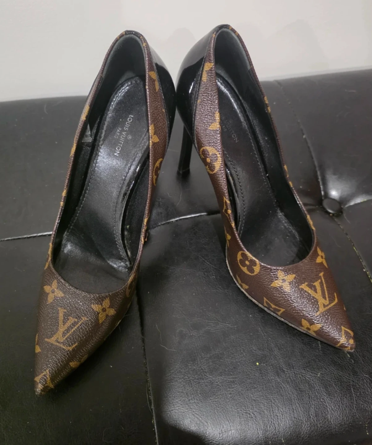Louis Vuitton Cherie pumps heels 👠 Size 37  1/2