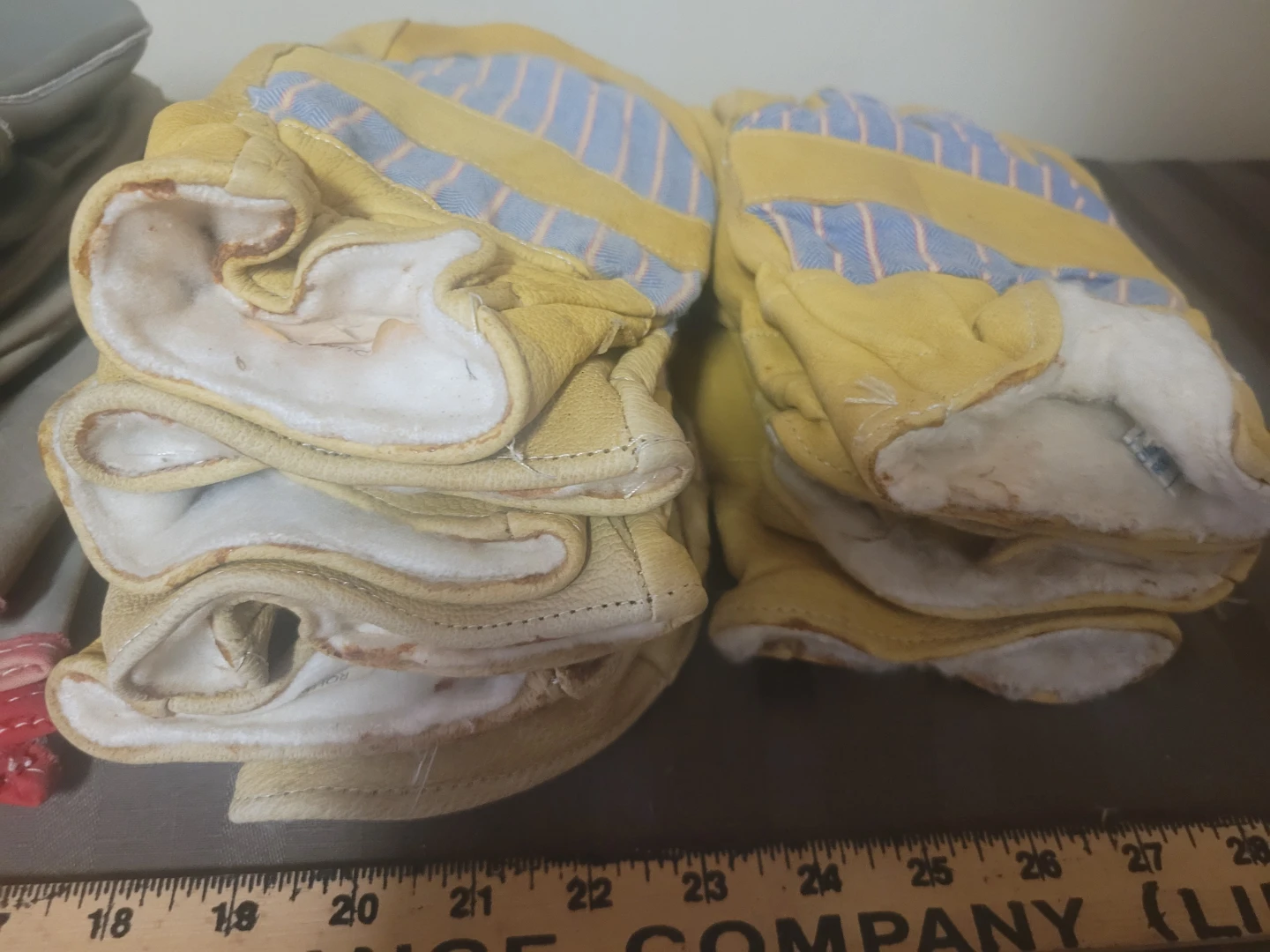 Lot 11 pairs Work Gloves and leather Mits - photo 4