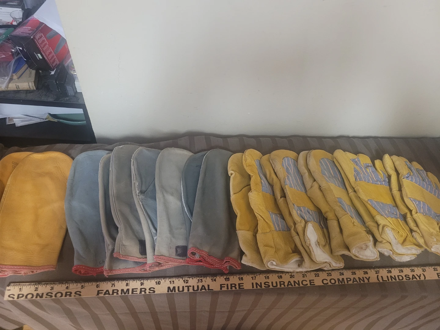 Lot 11 pairs Work Gloves and leather Mits - photo 5