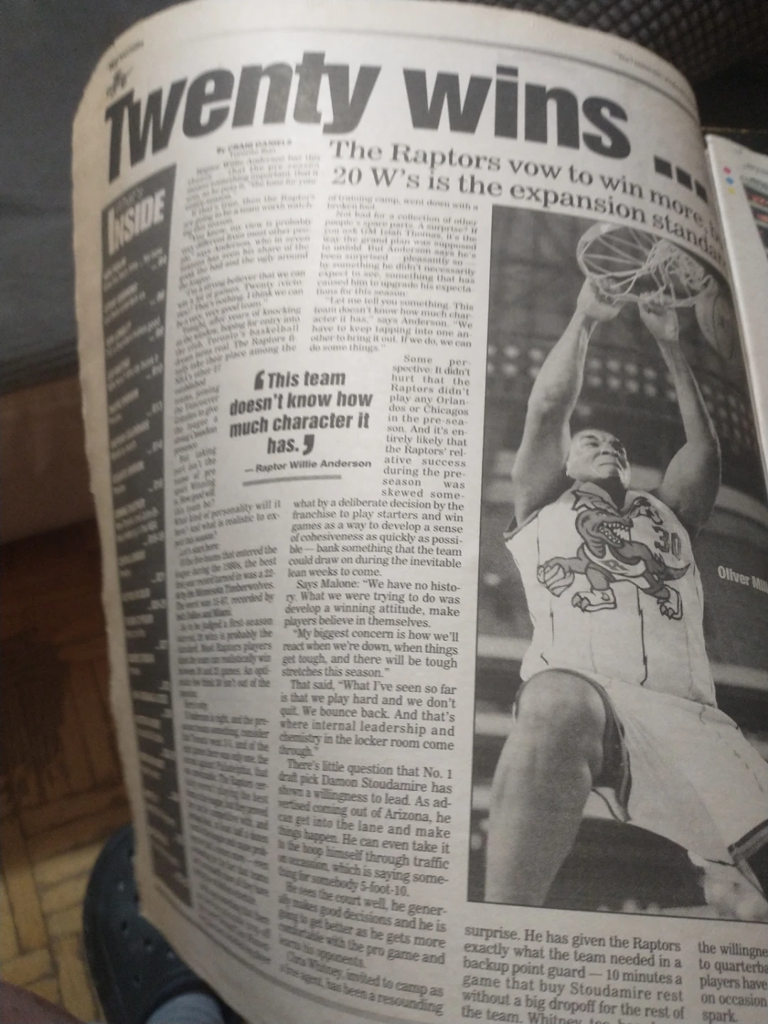 Rare 1995-96Toronto Raptors Inaugural Season Souvenir Edition - photo 2