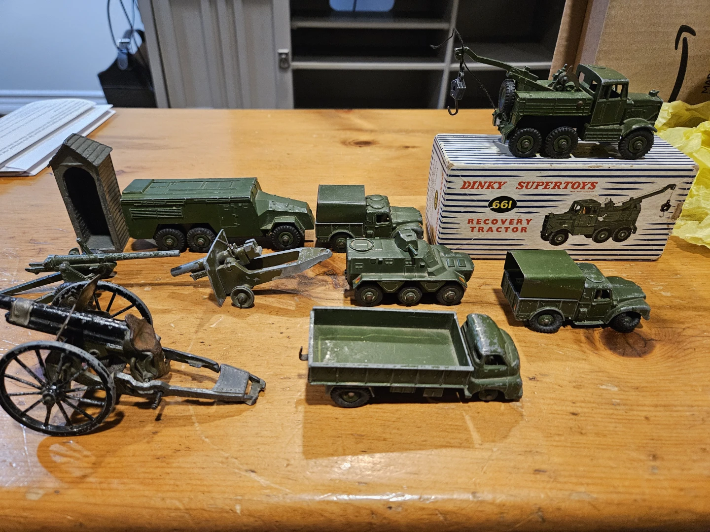 10 pieces of dinky toys. Diecast. Made in England