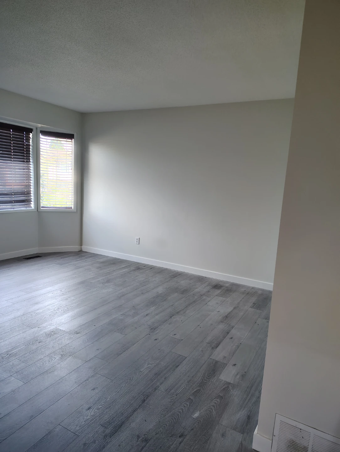 5 bedrooms, 2 bathrooms. House for rent
