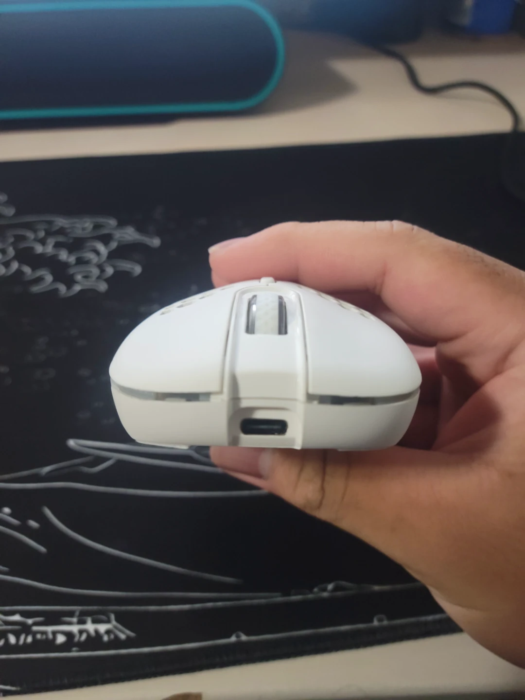 White Wireless Gaming Mouse with USB Dongle - photo 3