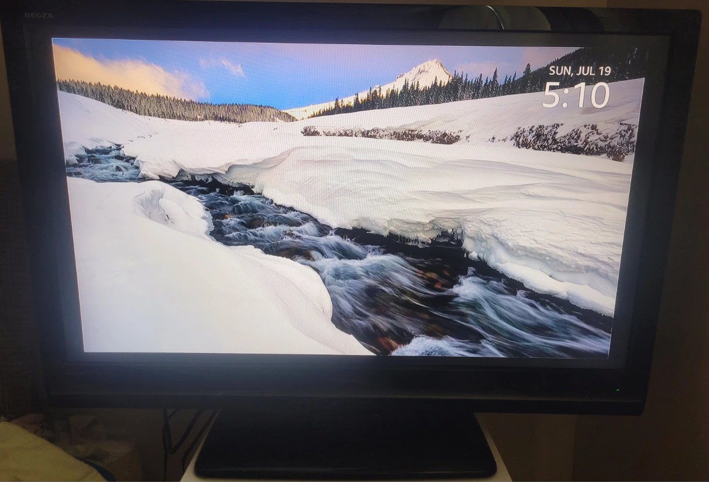 46" TOSHIBA REGZA Cinema Series TV - photo 2