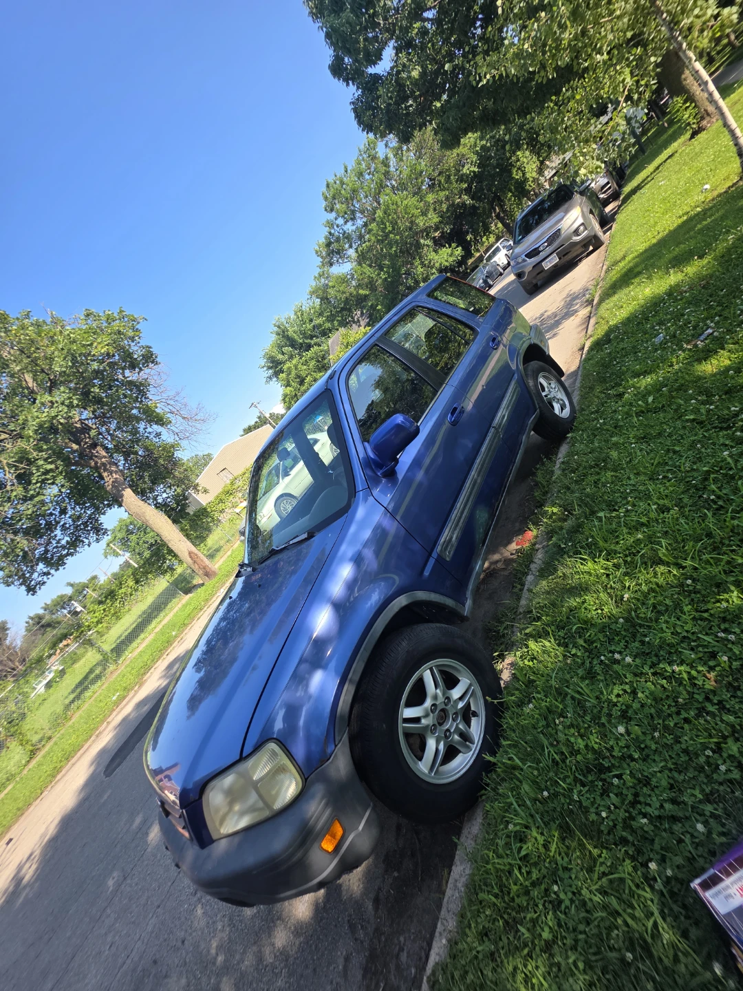 Blue Honda CR-V SUV - photo 2