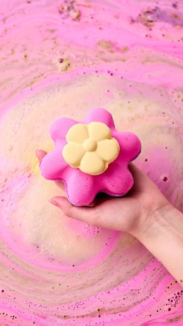 LUSH secret garden bombshell bath bomb - photo 2