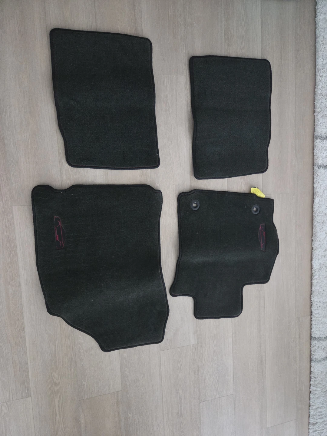 Set of 4 Car Floor Mats