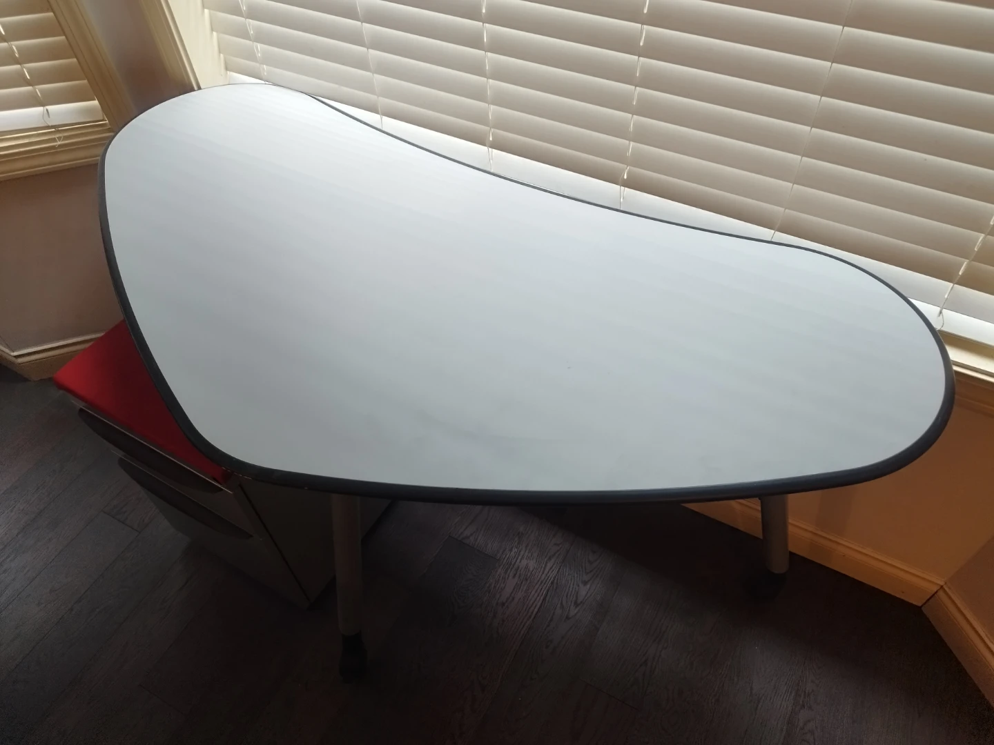 Kidney-shaped Haworth desk with rolling file cabinet - photo 3