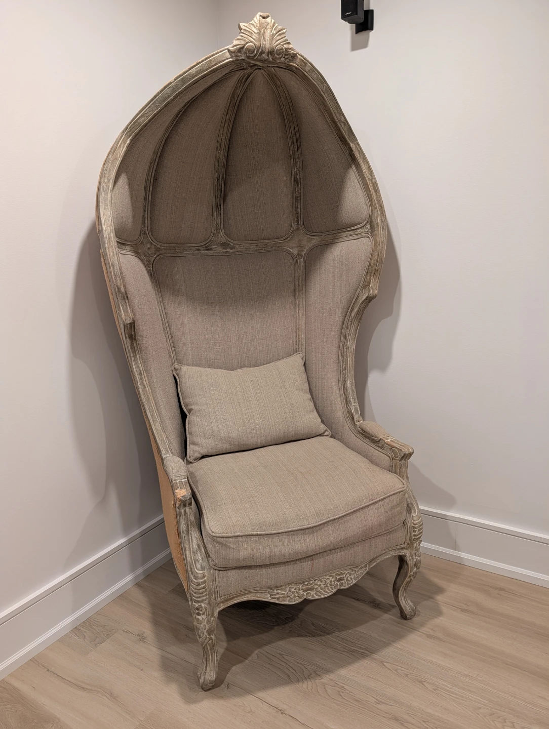 Vintage Canopy Accent Chair