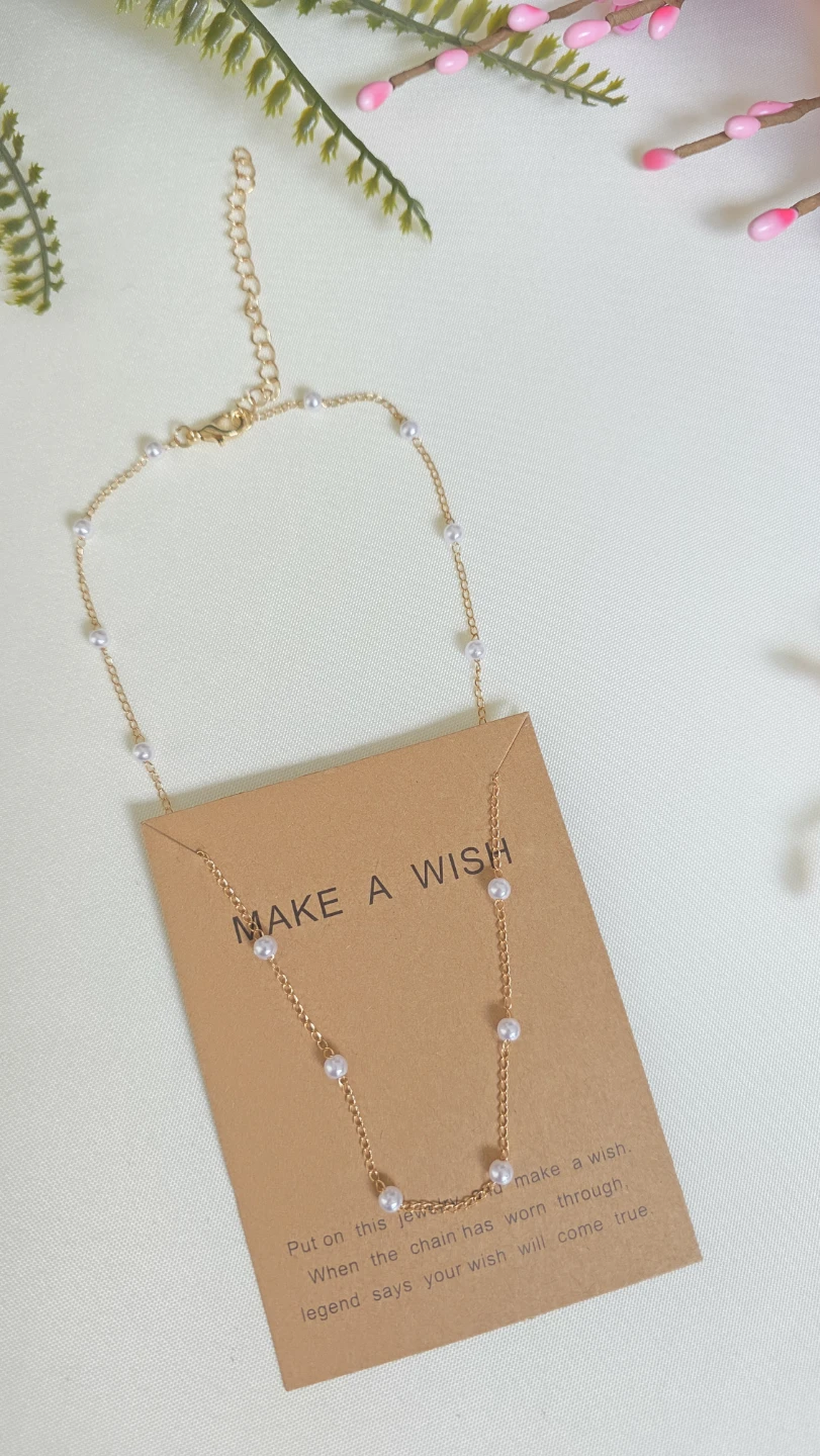 Gold-tone Necklace with Pearls