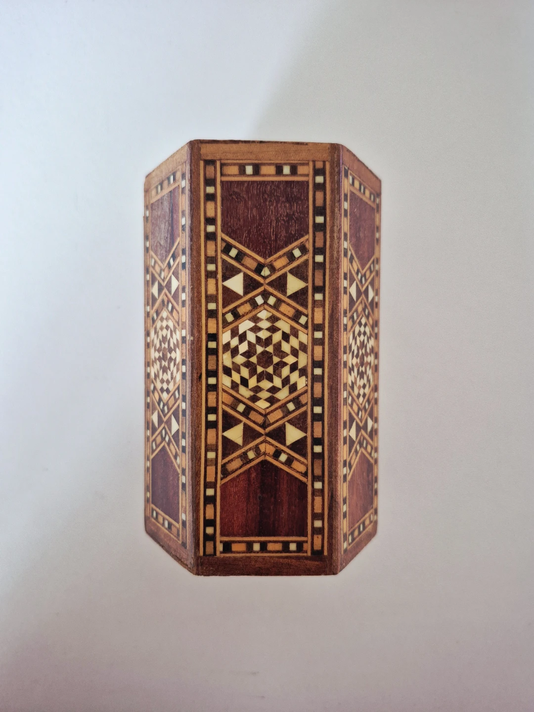 Vintage Inlaid Wood Hexagonal Pen Holder: Geometric Marquetry