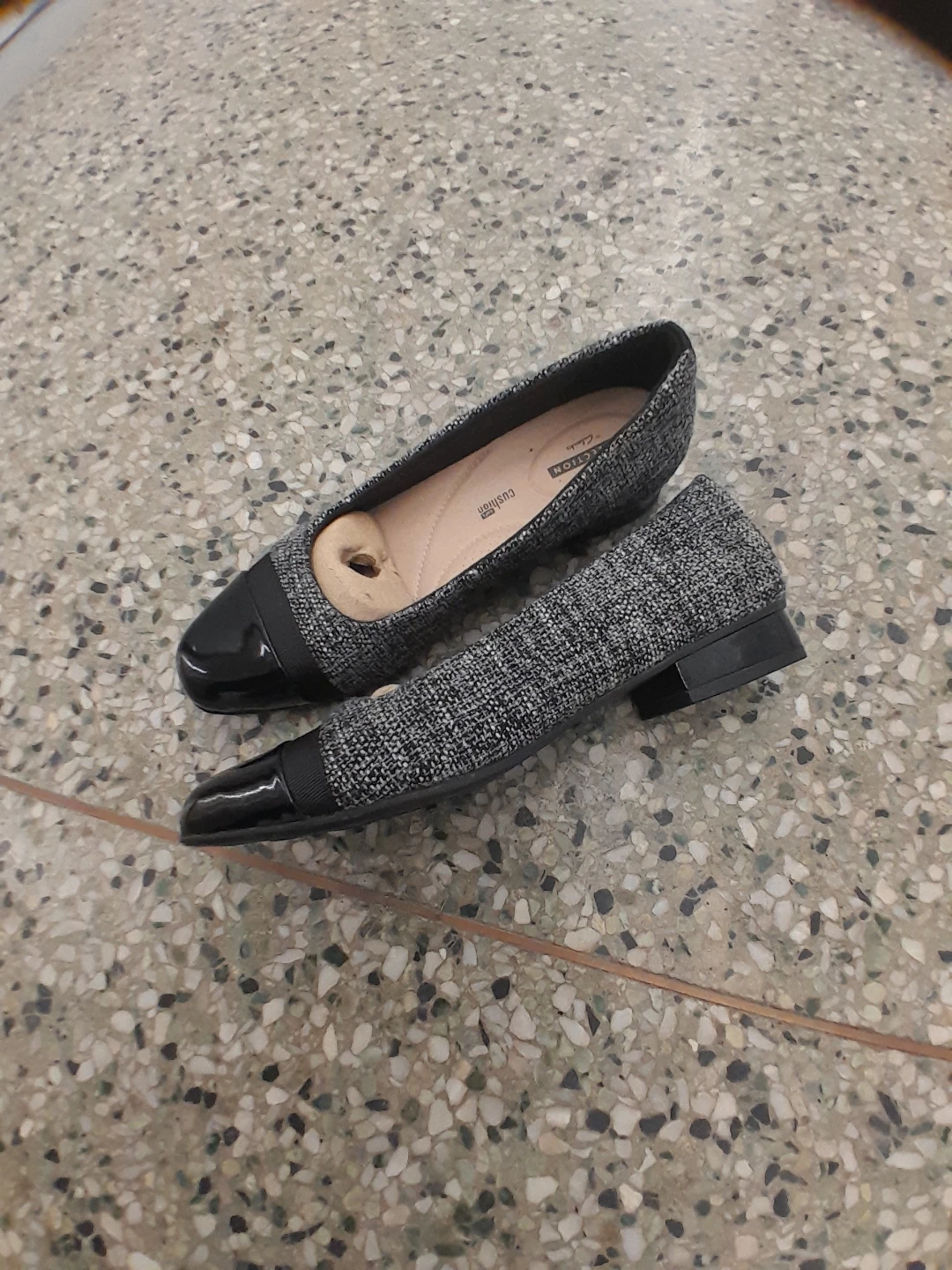 Clarks Women's Black Tweed Ballet Flats Size 8.5