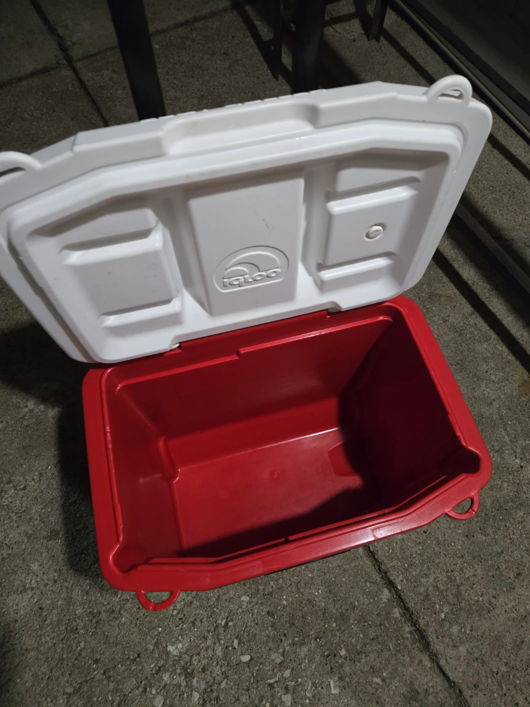Igloo 28-Qt Roller Cooler with Wheels & Telescoping Handle