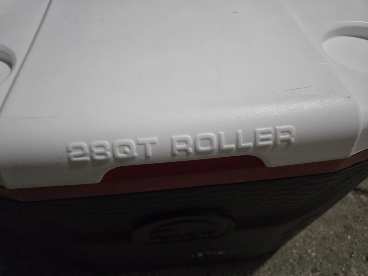 Igloo 28-Qt Roller Cooler with Wheels & Telescoping Handle - photo 2