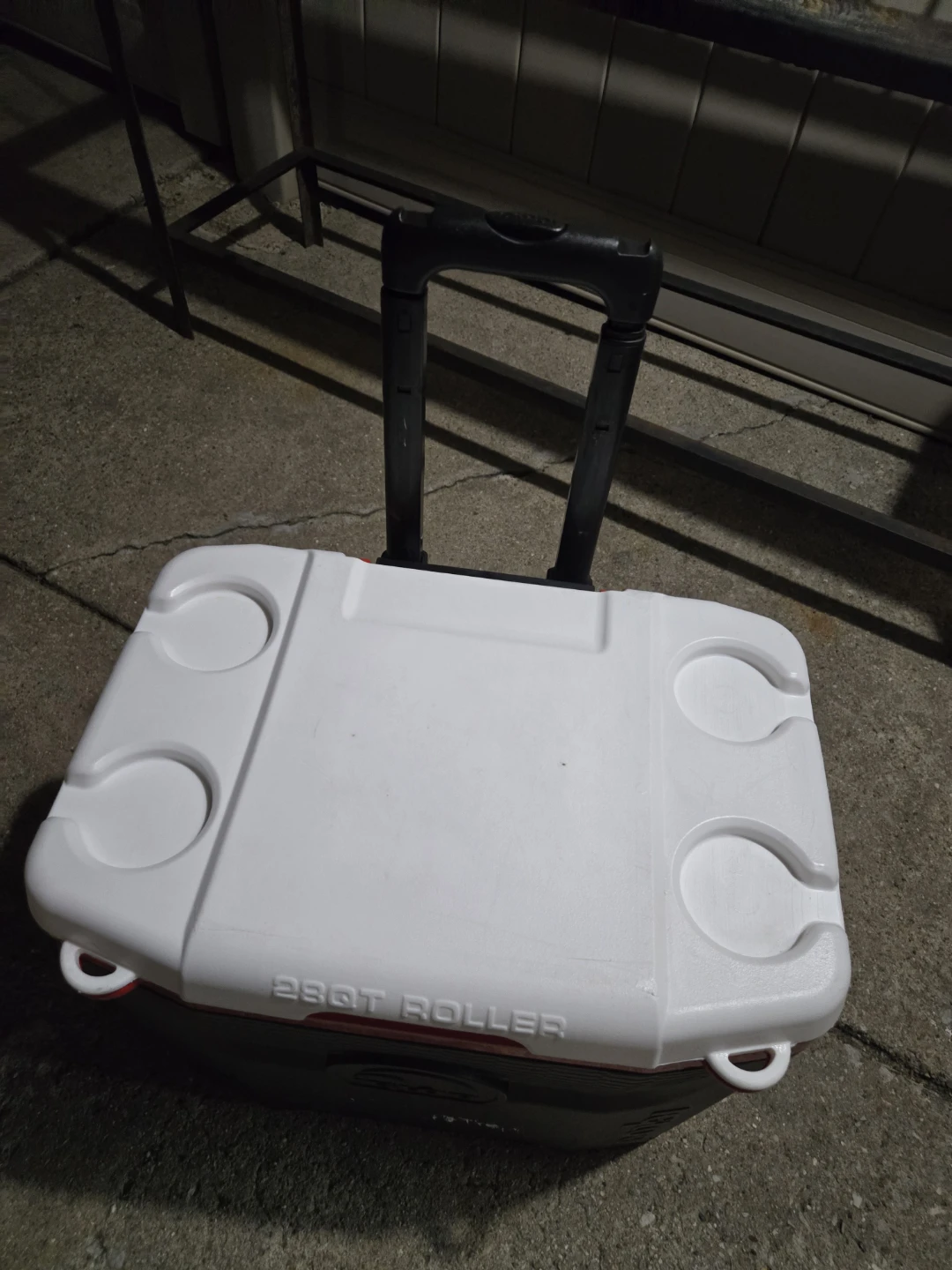 Igloo 28-Qt Roller Cooler with Wheels & Telescoping Handle - photo 5