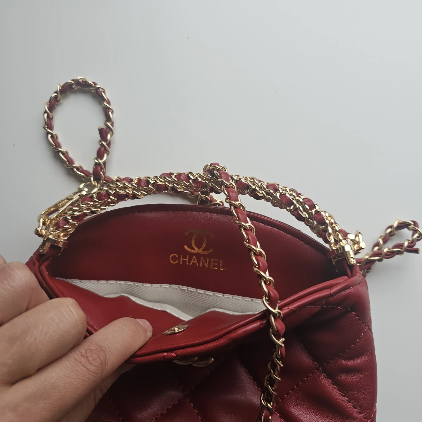 Chanel Red Quilted Leather Handbag - photo 2
