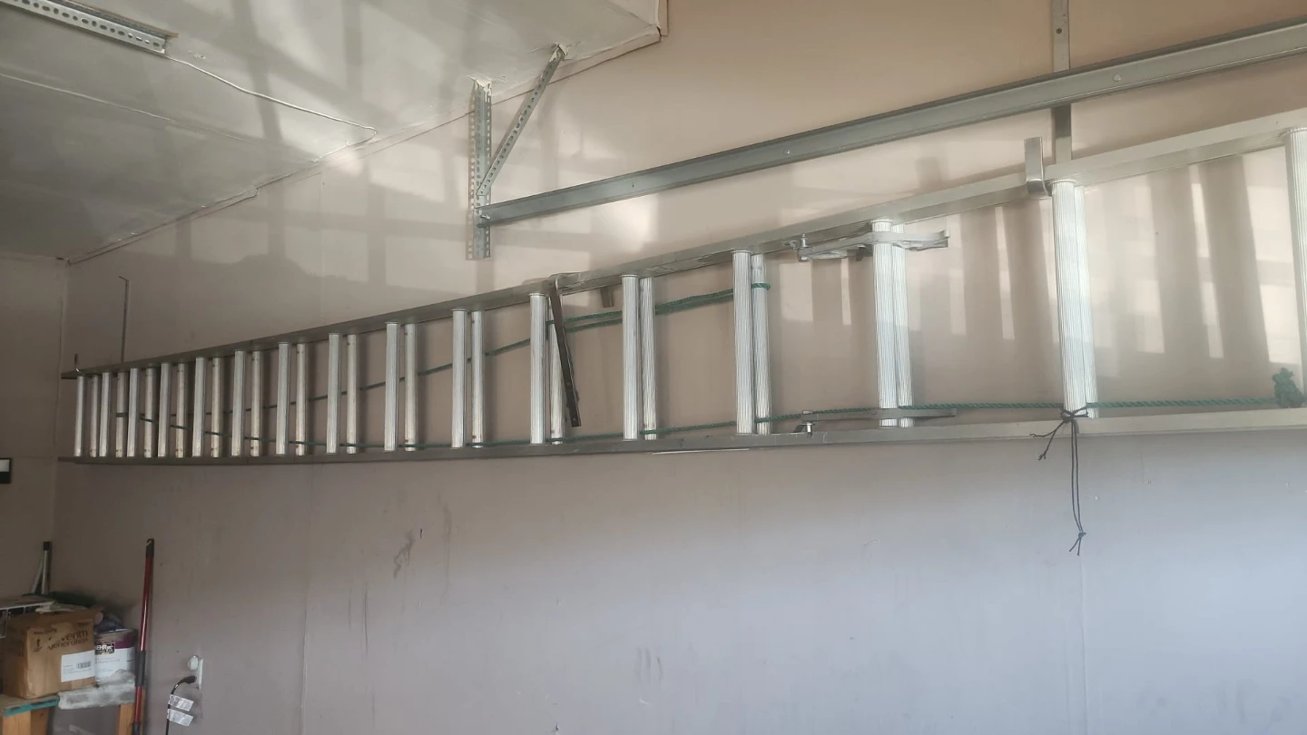 Aluminum Extension Ladder 32ft