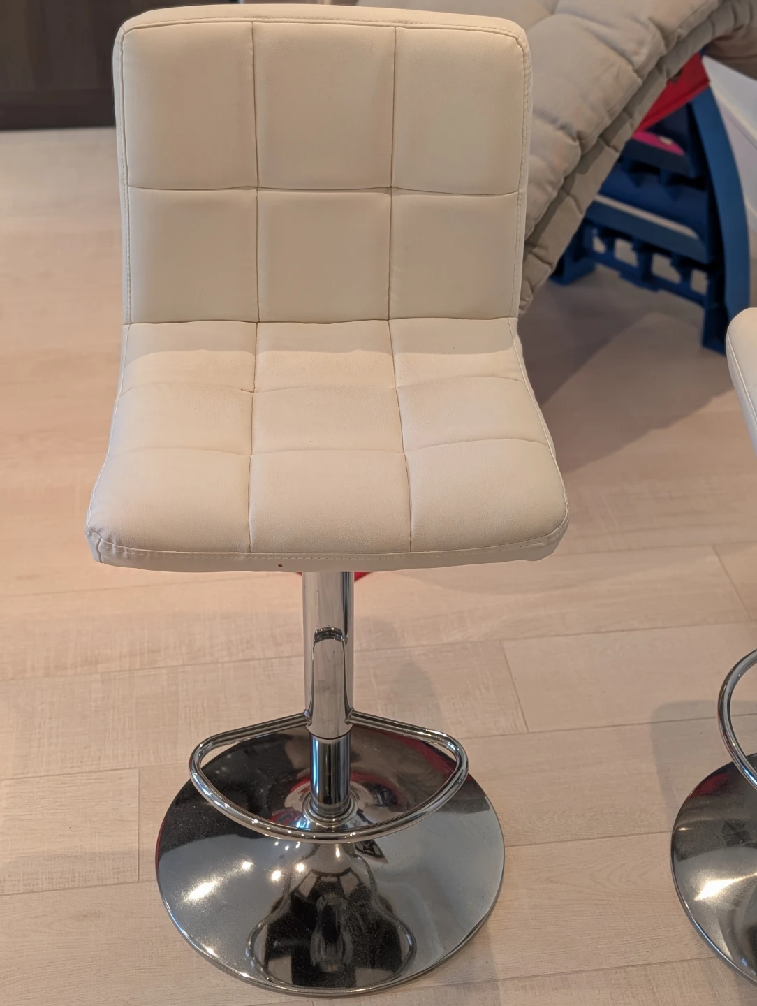 4 pcs of White Faux Leather Adjustable Bar Stool - photo 3