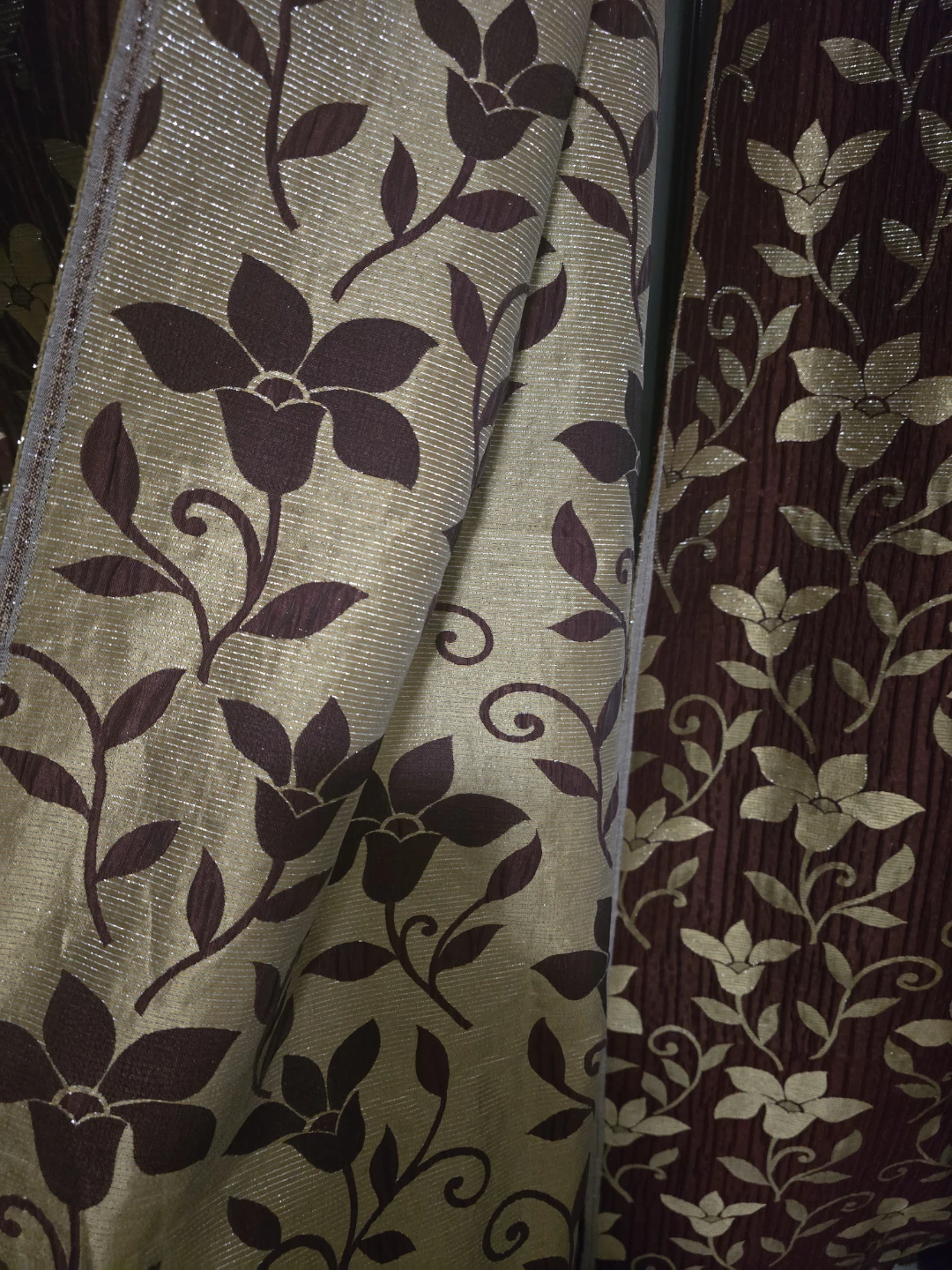Two Burgundy   gold shimmering Floral Pattern Curtains . - photo 3